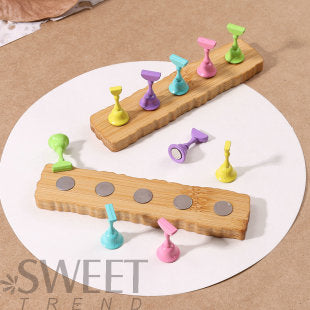 Natural wood magnetic nail stand with metal holders for press-on nail tips